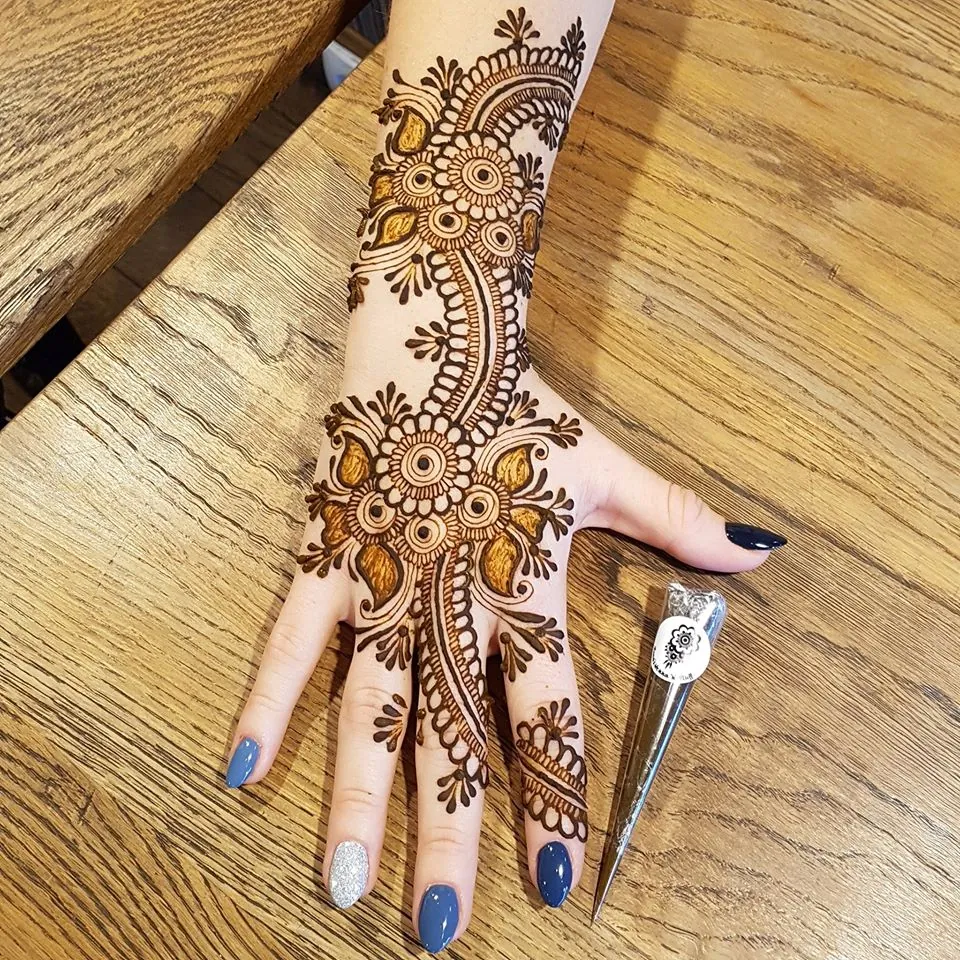 Mehndi and henna cone