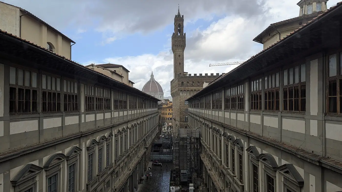 Piazzale degli Uffizi perspective view, Florence, Italy, August 2025