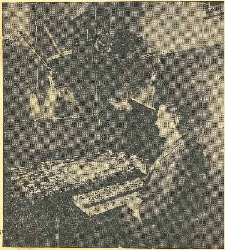 Cristiani en su estudio